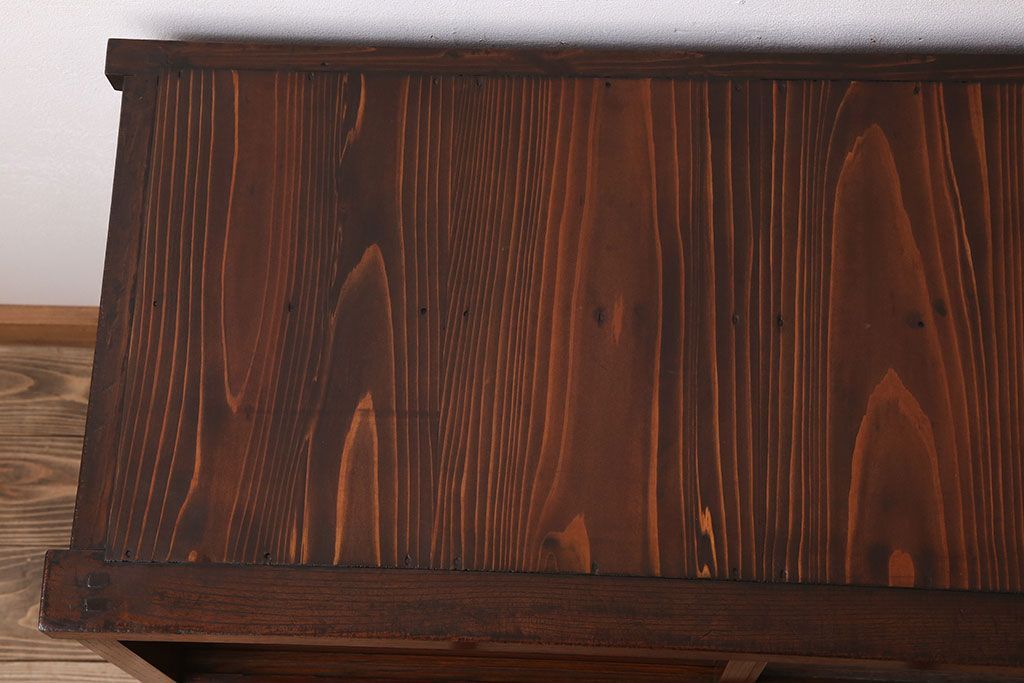 アンティーク家具　結霜ガラス入り!前面欅材の小ぶりなアンティーク収納棚