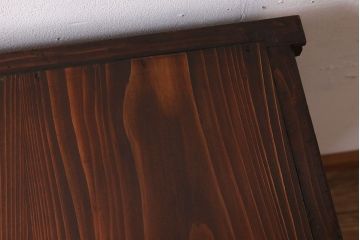 アンティーク家具　結霜ガラス入り!前面欅材の小ぶりなアンティーク収納棚