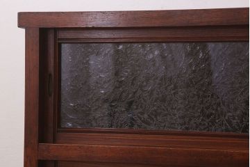 アンティーク家具　結霜ガラス入り!前面欅材の小ぶりなアンティーク収納棚