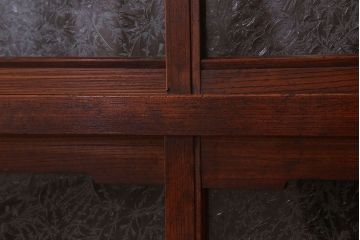 アンティーク家具　結霜ガラス入り!前面欅材の小ぶりなアンティーク収納棚