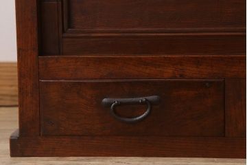 アンティーク家具　結霜ガラス入り!前面欅材の小ぶりなアンティーク収納棚