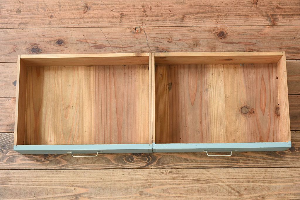 アンティーク家具　オリーブグリーンペイントの小さな収納棚