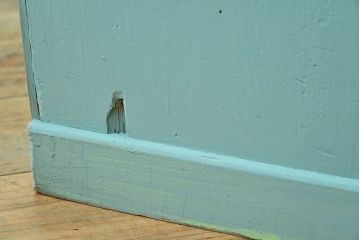 アンティーク家具　オリーブグリーンペイントの小さな収納棚