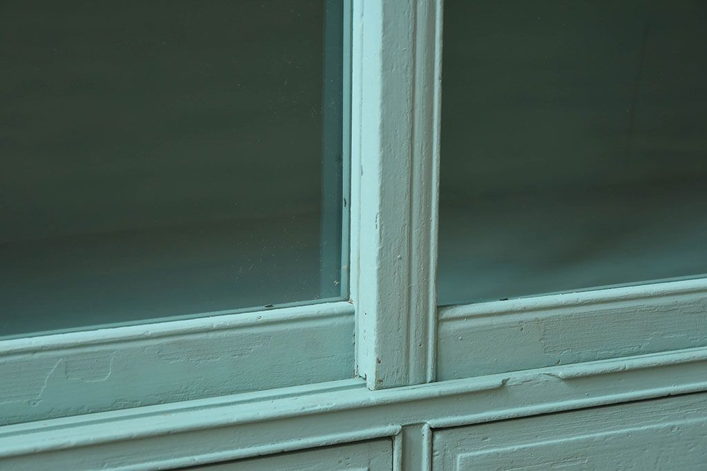 アンティーク家具　オリーブグリーンペイントの小さな収納棚