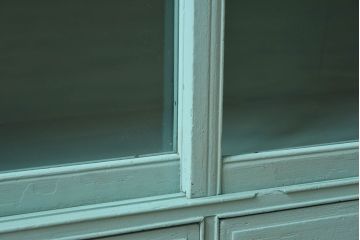 アンティーク家具　オリーブグリーンペイントの小さな収納棚