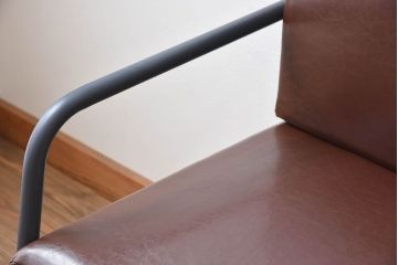 レトロ家具　ビンテージ　1960年　レトロなアイアンレッグソファ(1)