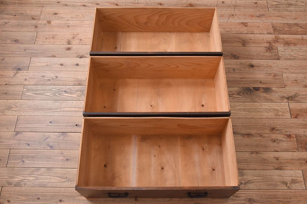 アンティーク家具　前面檜材　シンプルなアンティーク衣装箪笥(チェスト)