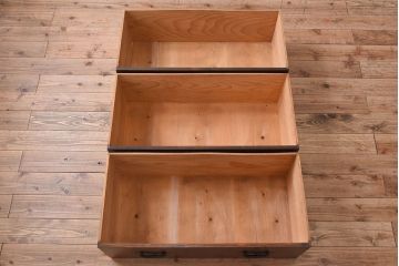 アンティーク家具　前面檜材　シンプルなアンティーク衣装箪笥(チェスト)