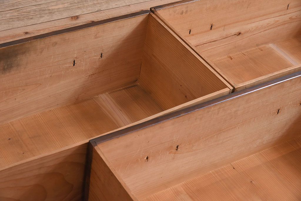 アンティーク家具　前面檜材　シンプルなアンティーク衣装箪笥(チェスト)