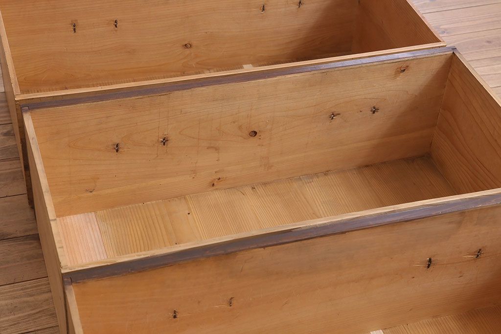 アンティーク家具　前面檜材　シンプルなアンティーク衣装箪笥