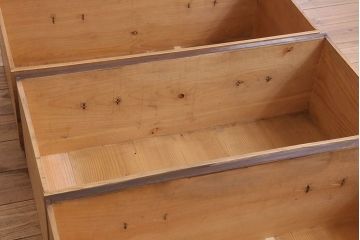 アンティーク家具　前面檜材　シンプルなアンティーク衣装箪笥