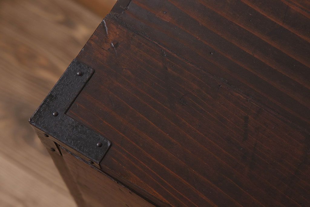 アンティーク家具　前面檜材　シンプルなアンティーク衣装箪笥