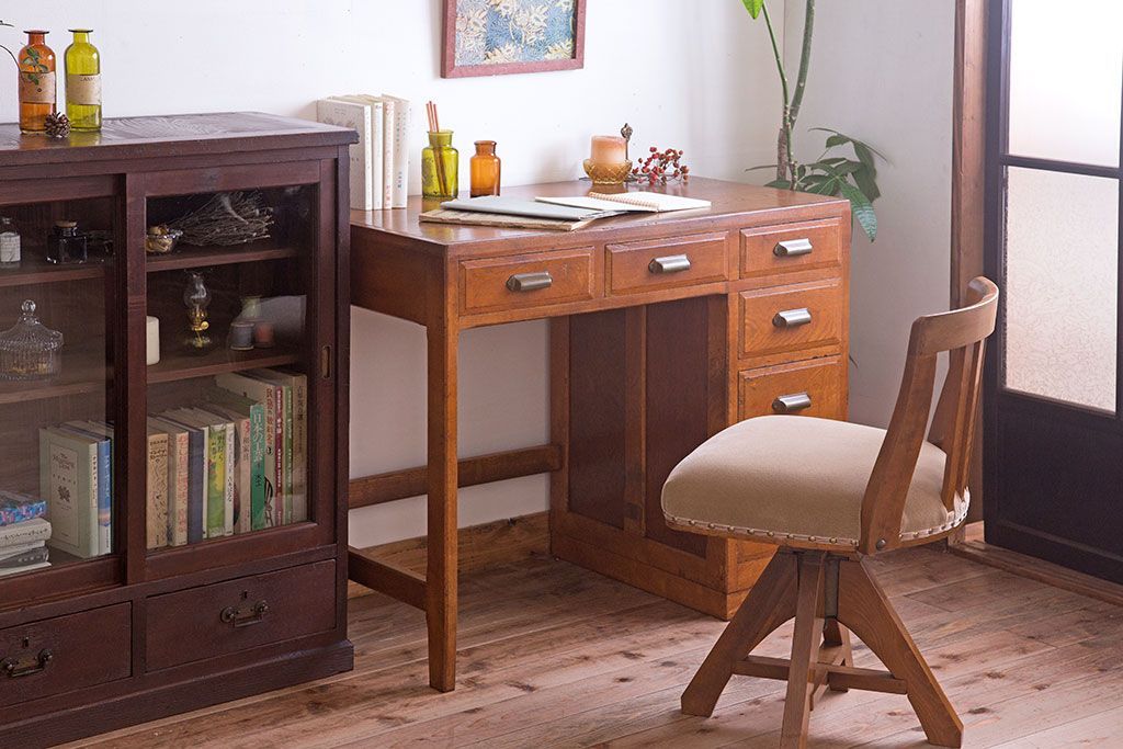 アンティーク家具　古い栓材製のシンプルなアンティーク薄型片袖机