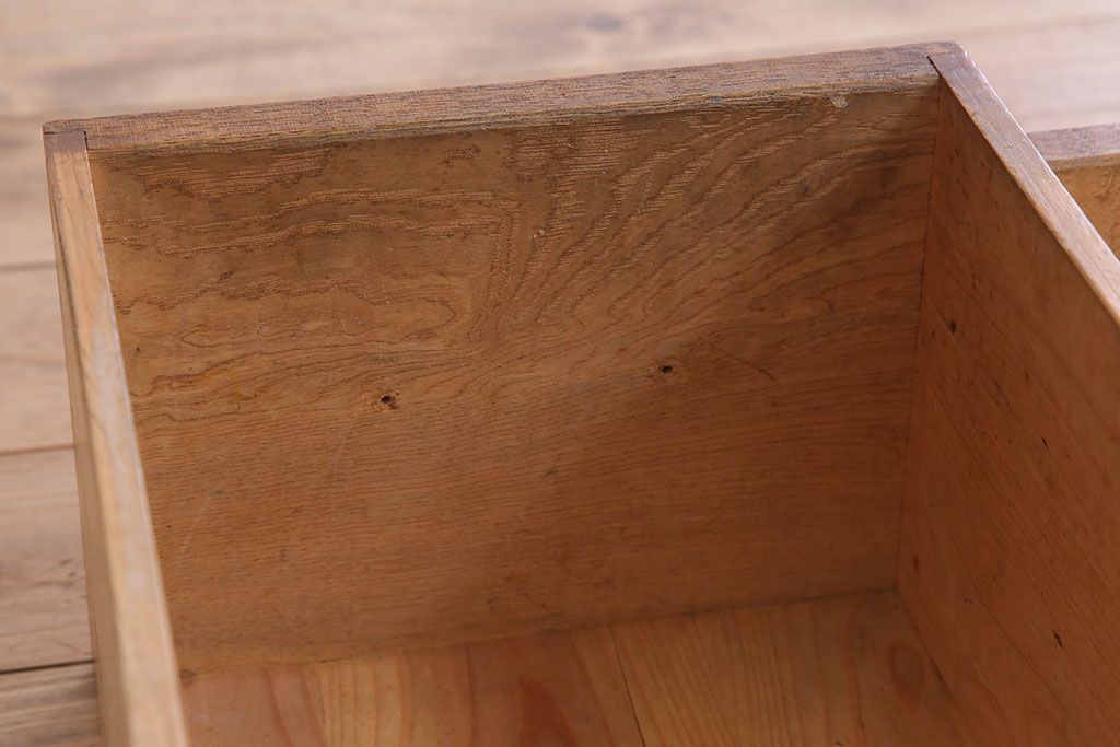 アンティーク家具　古い栓材製のシンプルなアンティーク薄型片袖机