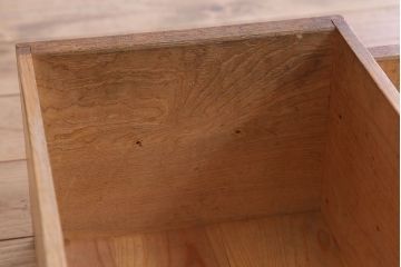 アンティーク家具　古い栓材製のシンプルなアンティーク薄型片袖机