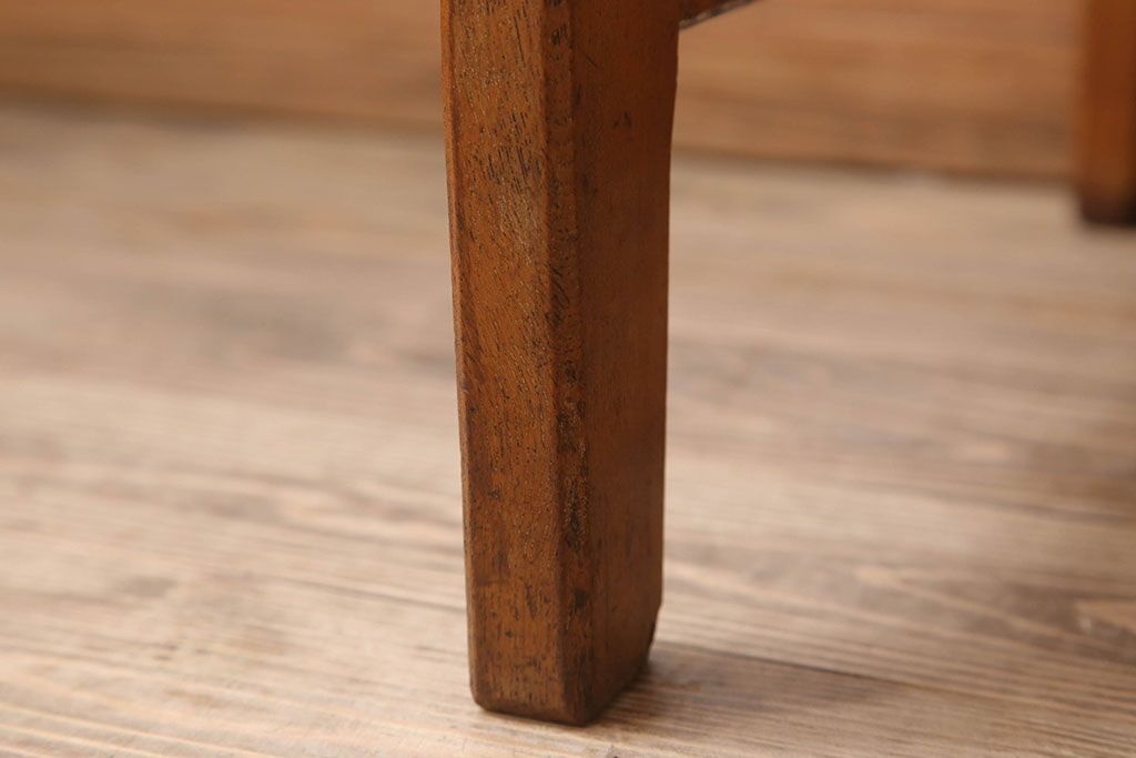 アンティーク家具　古い栓材製のシンプルなアンティーク薄型片袖机