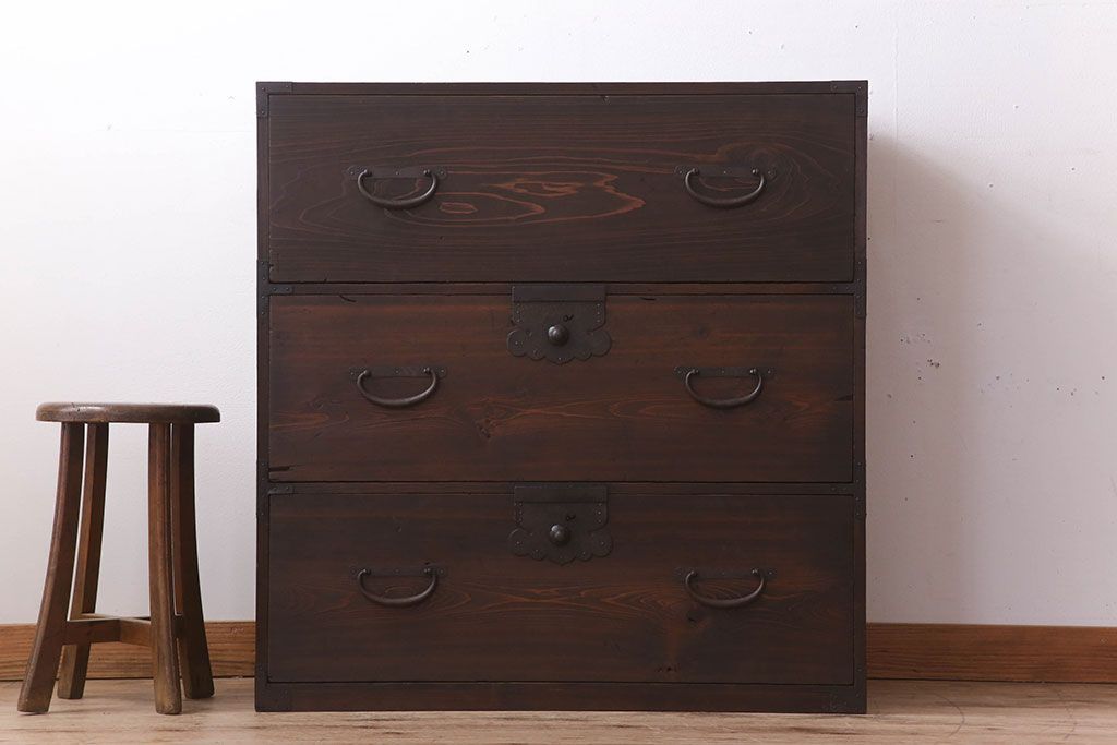 アンティーク家具　前面檜材　シンプルなアンティーク衣装箪笥(チェスト)(1)