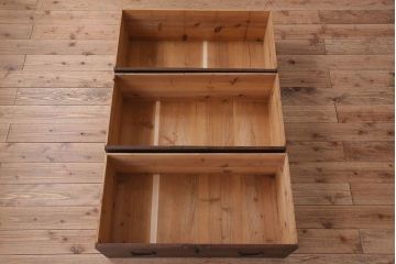 アンティーク家具　前面檜材　シンプルなアンティーク衣装箪笥(チェスト)(1)