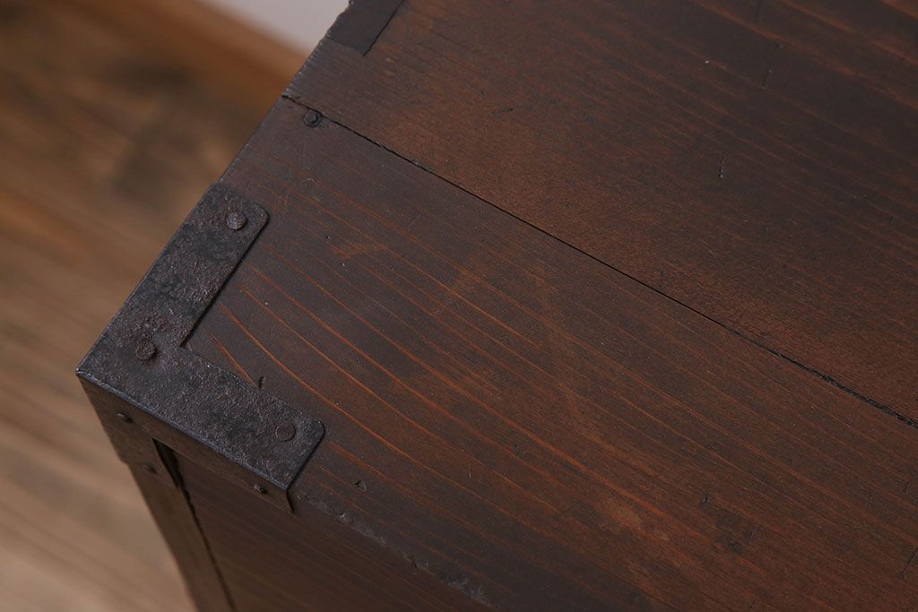 アンティーク家具　前面檜材　シンプルなアンティーク衣装箪笥(チェスト)(1)