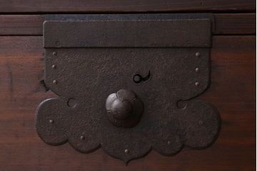 アンティーク家具　前面檜材　シンプルなアンティーク衣装箪笥(チェスト)(1)