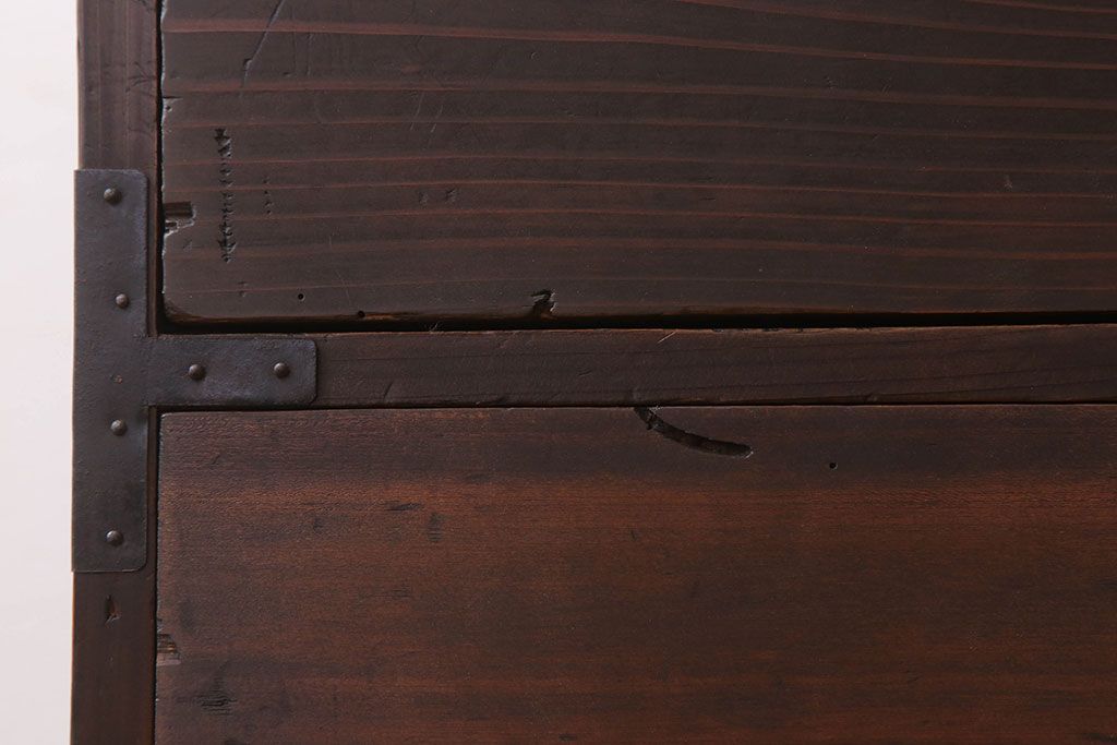 アンティーク家具　前面檜材　シンプルなアンティーク衣装箪笥(チェスト)(1)