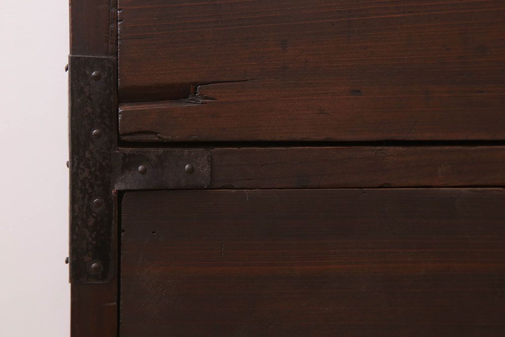 アンティーク家具　前面檜材　シンプルなアンティーク衣装箪笥(チェスト)(1)