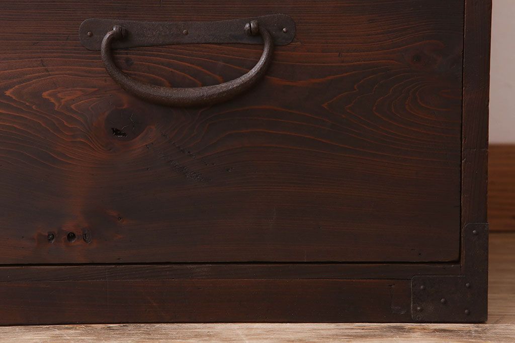 アンティーク家具　前面檜材　シンプルなアンティーク衣装箪笥(チェスト)(1)