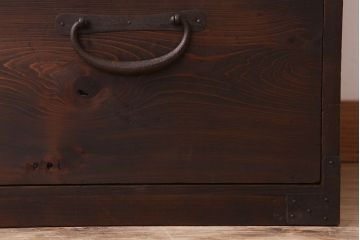 アンティーク家具　前面檜材　シンプルなアンティーク衣装箪笥(チェスト)(1)