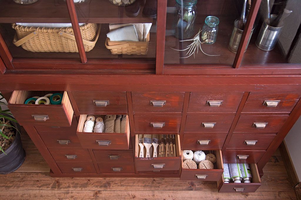 アンティーク家具　和製アンティーク　檜材製　古い木製の薬箪笥