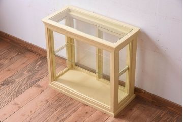 アンティーク家具　クリーム色ペイントの小さなガラスケース