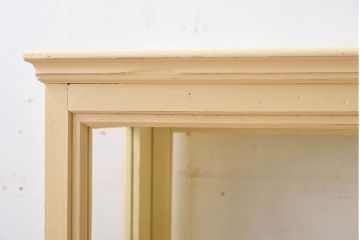 アンティーク家具　クリーム色ペイントの小さなガラスケース