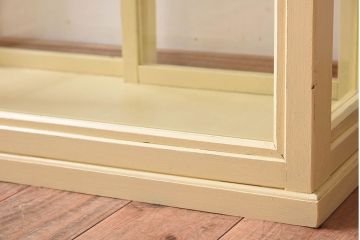アンティーク家具　クリーム色ペイントの小さなガラスケース