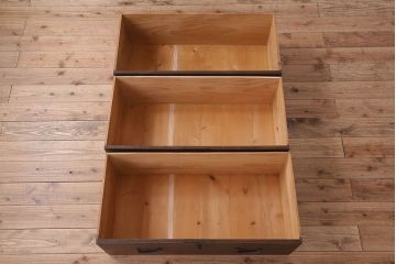 アンティーク家具　前面檜材　シンプルなアンティーク衣装箪笥(チェスト)(2)