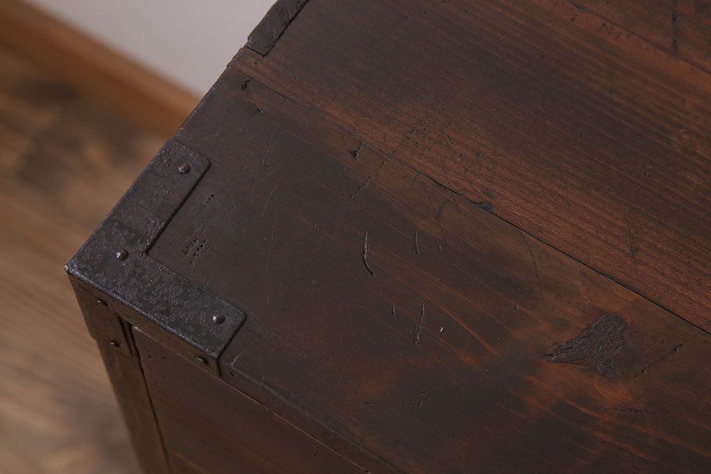 アンティーク家具　前面檜材　シンプルなアンティーク衣装箪笥(チェスト)(2)