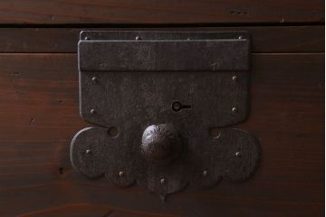 アンティーク家具　前面檜材　シンプルなアンティーク衣装箪笥(チェスト)(2)