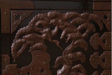 アンティーク家具　五丁引き　打ち出し金具　アンティーク　漆が美しい庄内箪笥