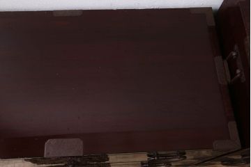 アンティーク家具　五丁引き　打ち出し金具　アンティーク　漆が美しい庄内箪笥