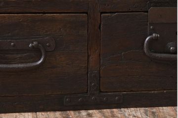 アンティーク家具　総桐材　金具付き!アンティーク縦型小引き出し