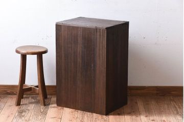 アンティーク家具　総桐材　金具付き!アンティーク縦型小引き出し