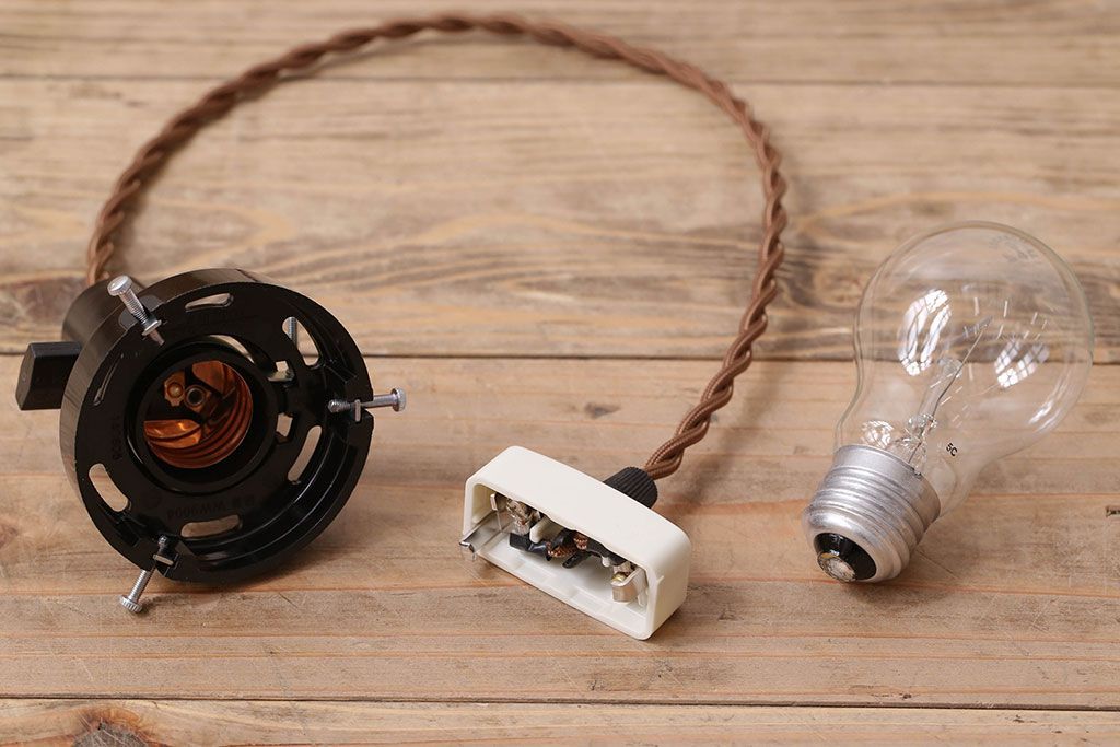 シンプルでおしゃれな古い吊り下げ天井照明