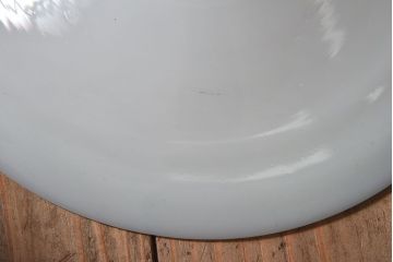 白いガラス製　古い平笠のレトロな天井照明2つセット(2)