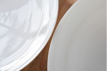 白いガラス製　古い平笠のレトロな天井照明2つセット(2)