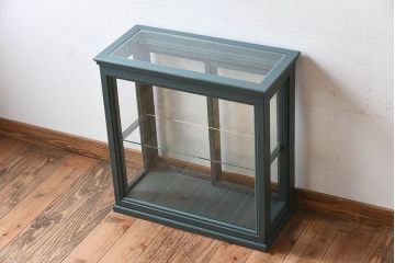 アンティーク家具　ブルーグリーンペイントの小さなガラスケース