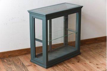 アンティーク家具　ブルーグリーンペイントの小さなガラスケース