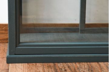 アンティーク家具　ブルーグリーンペイントの小さなガラスケース