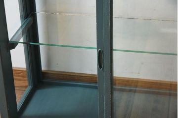アンティーク家具　ブルーグリーンペイントの小さなガラスケース