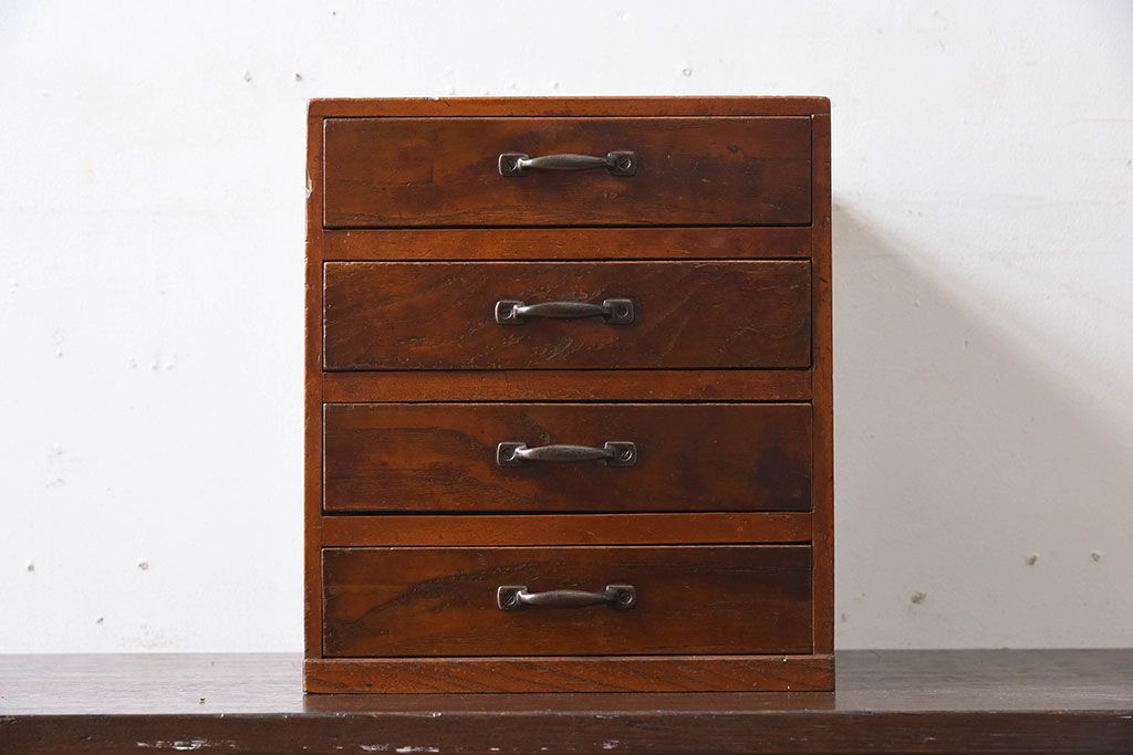 アンティーク家具　アンティーク　古い木製の小さな4杯小引き出し(2)
