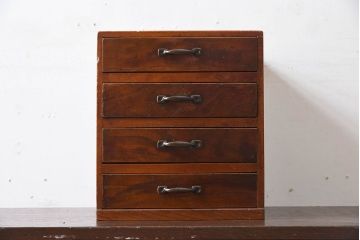 アンティーク家具　アンティーク　古い木製の小さな4杯小引き出し(2)