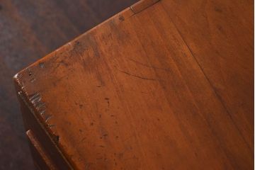 アンティーク家具　アンティーク　古い木製の小さな4杯小引き出し(2)