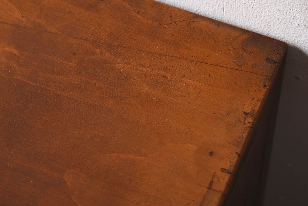 アンティーク家具　アンティーク　古い木製の小さな4杯小引き出し(2)